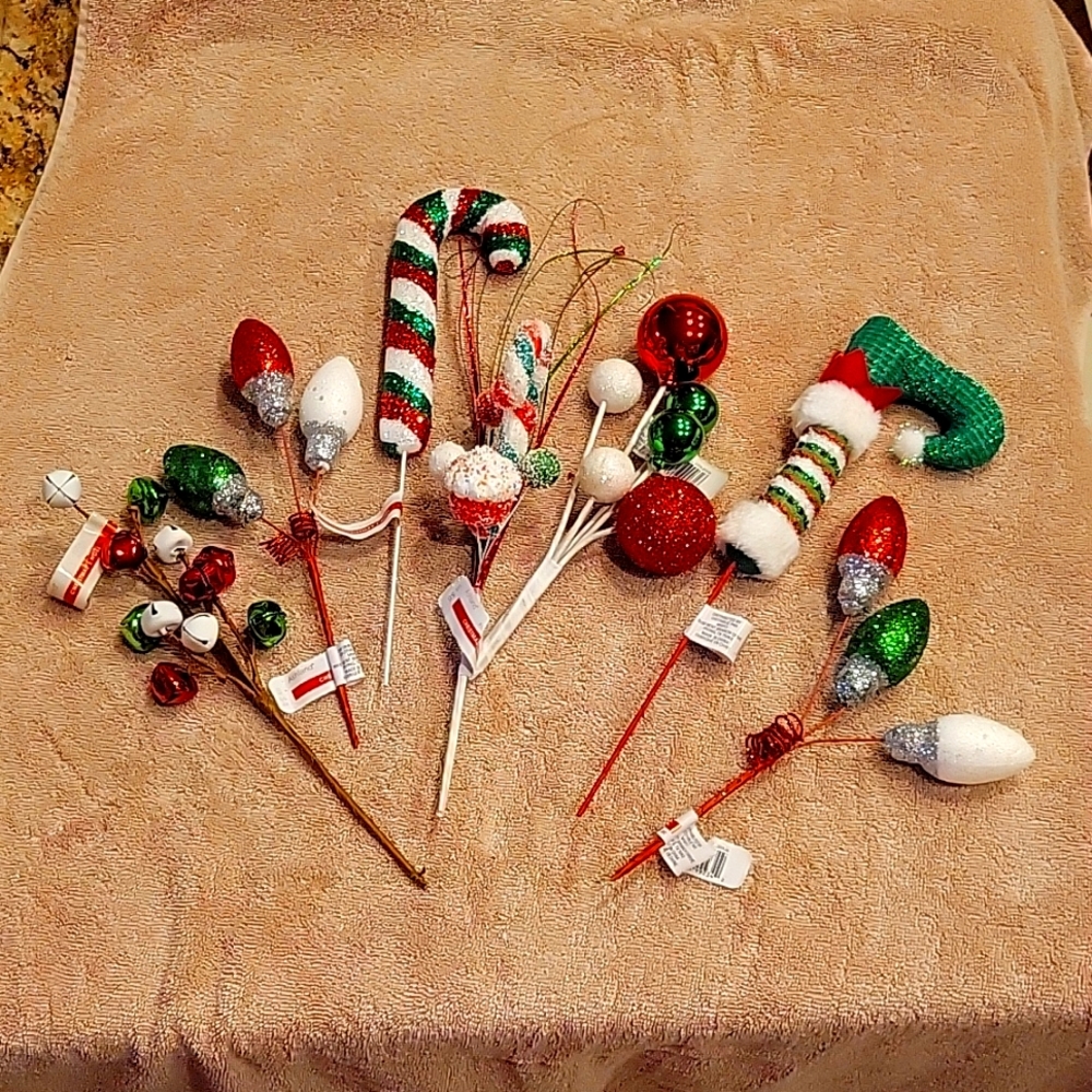 LOT of 7 NWT Red and Green Christmas craft picks! *7